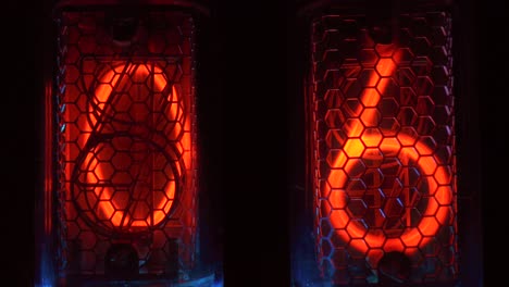 reloj en las viejas lámparas de descarga de gas