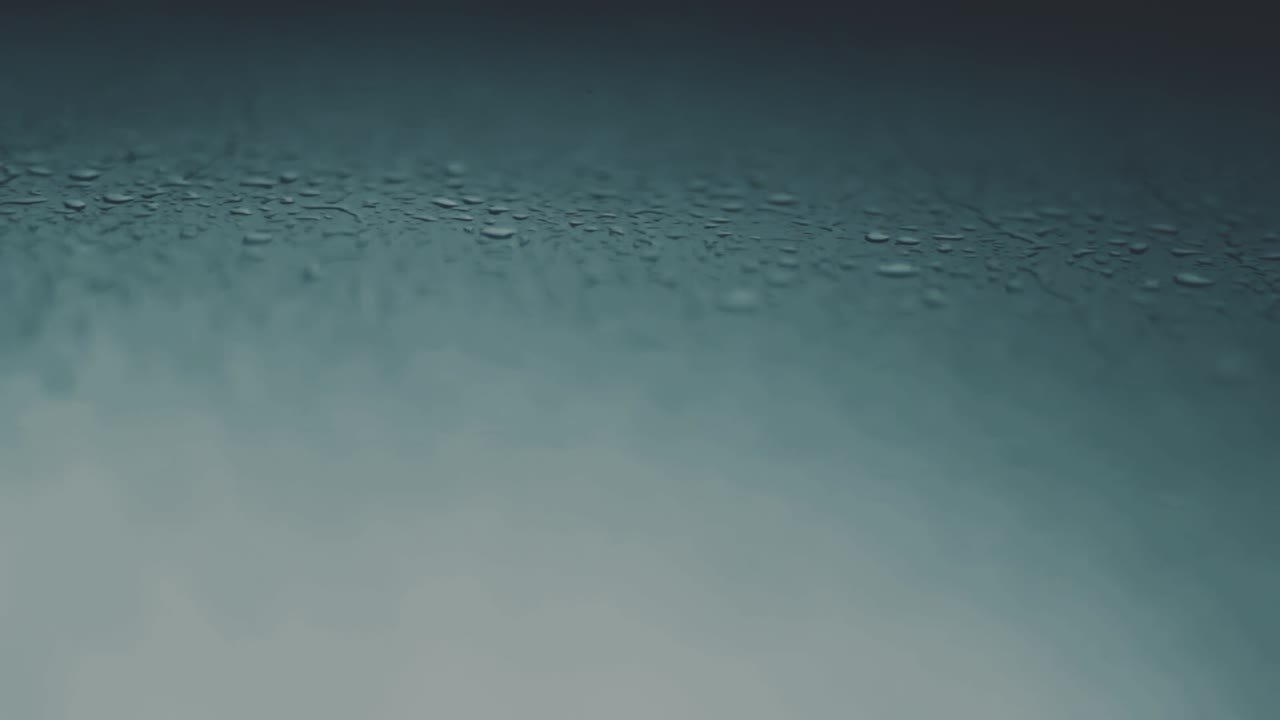 enfoque suave de la ventana con lluvia