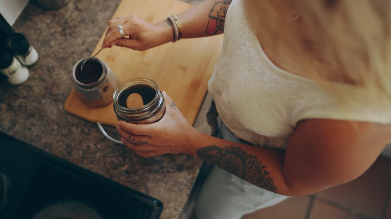 난 오늘 아침에 카페인을 마셔야 해