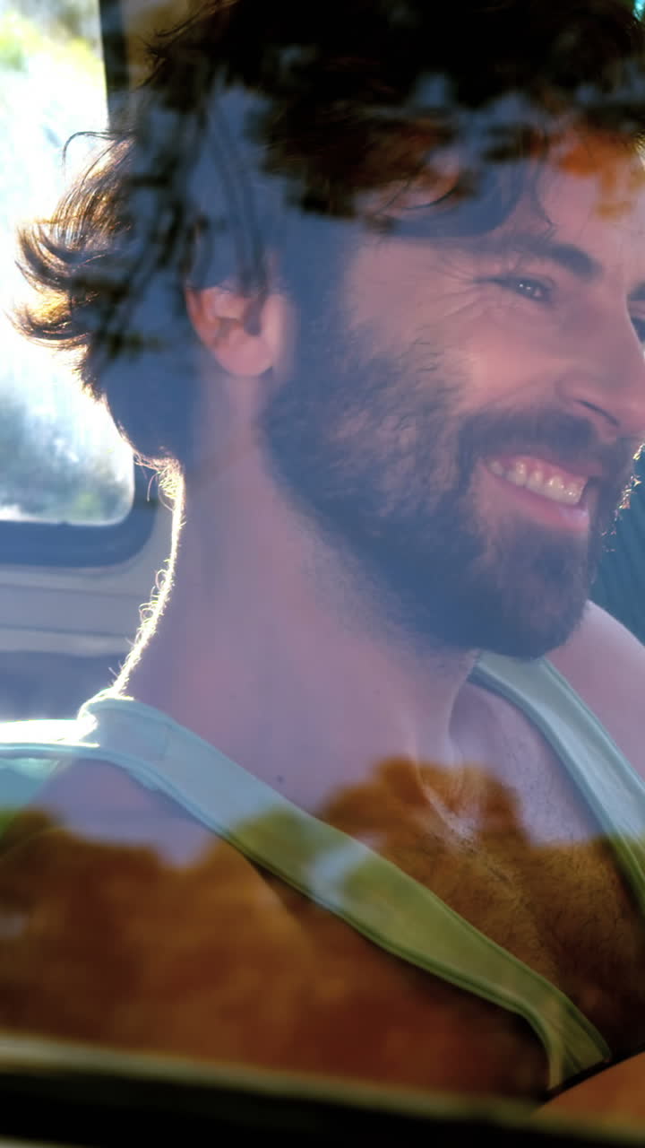 hipster tocando la guitarra