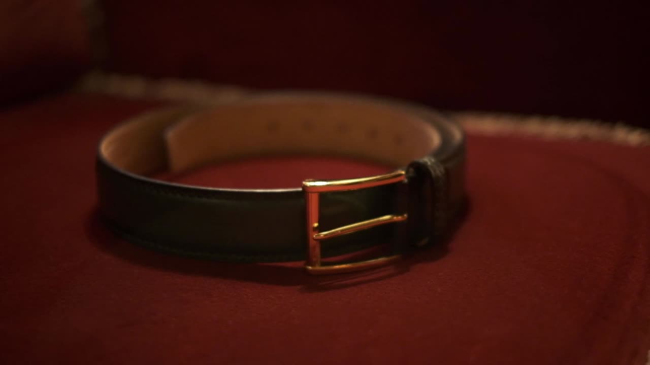 신랑의 액세서리의 구성:.