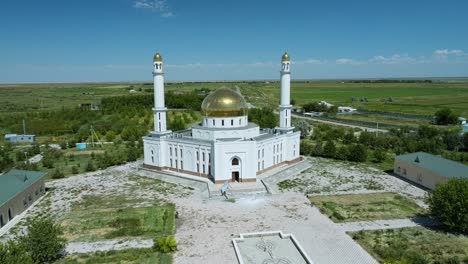 Una-Vista-Completa-Del-Mausoleo-De-Arystan-Bab-En-Kazajstán---órbita-Aérea