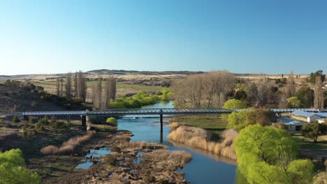 Eine-Ausgezeichnete-Luftaufnahme-Des-Schneebedeckten-Flusses-In-New-South-Wales,-Australien