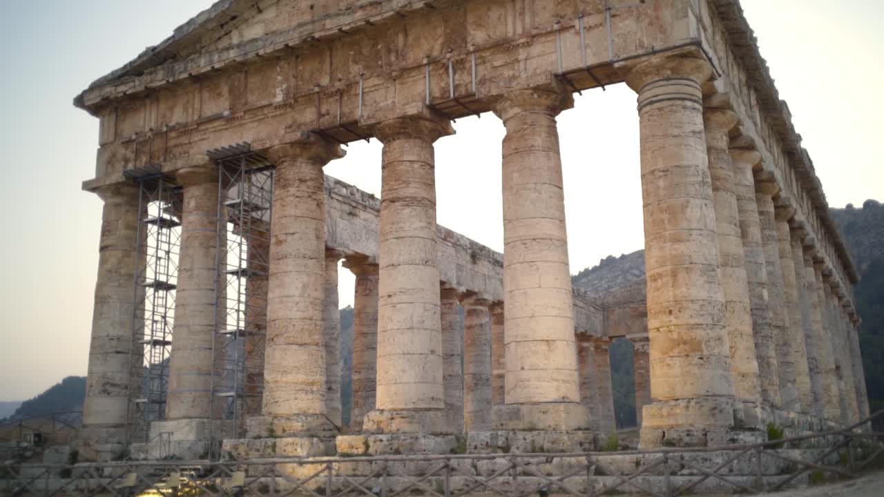 ruinas de un antiguo templo en paestum, italia