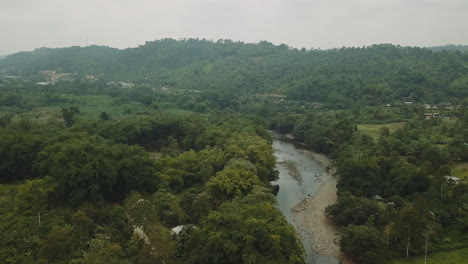 Fluss-In-Der-Ecuadorianischen-Choco-Zone,-Den-Ecuadorianischen-Nebelwäldern