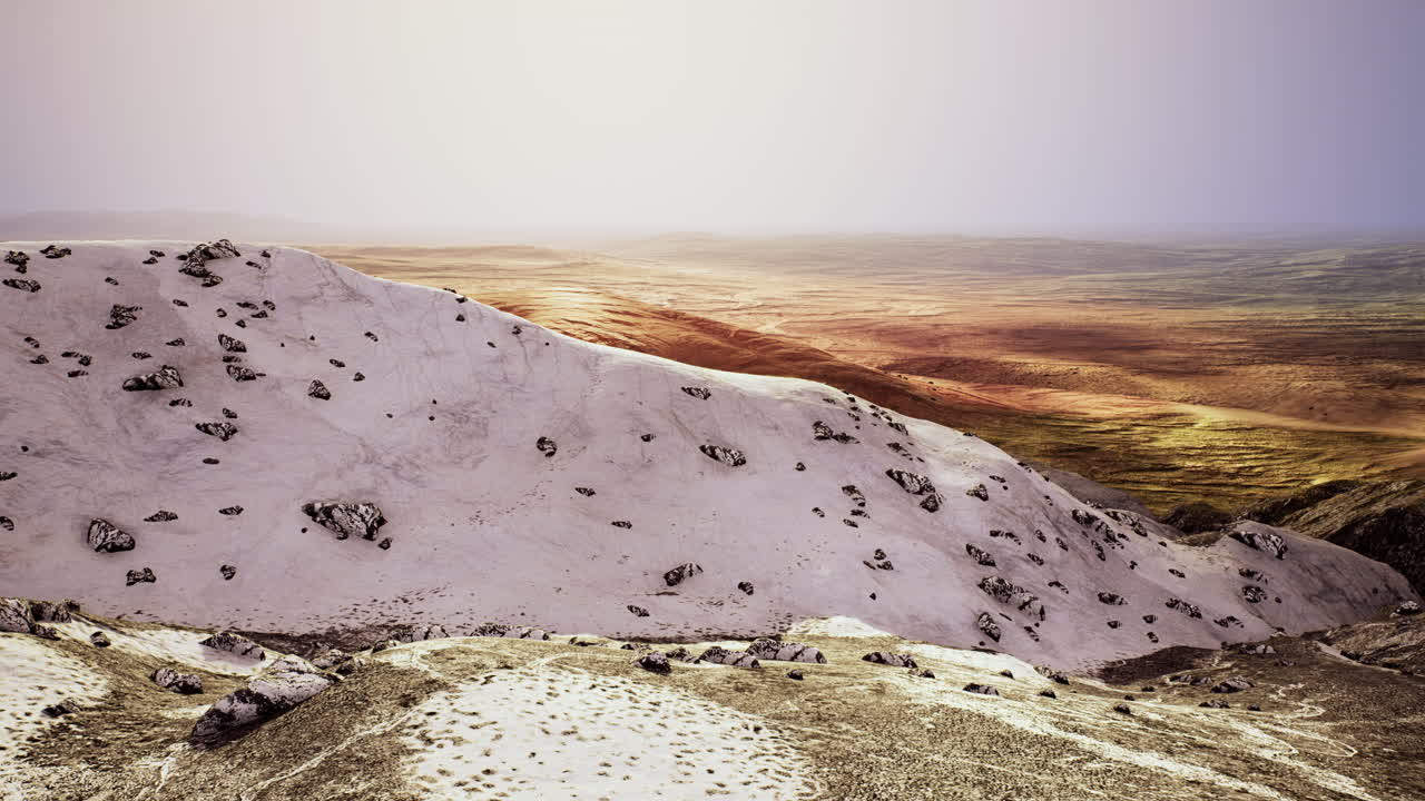 가장 아름다운 다채로운 산과 화려한 파란 하늘