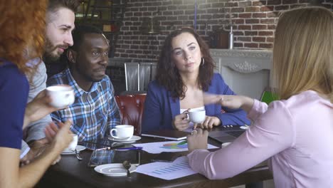 reunión de negocios en la cafetería
