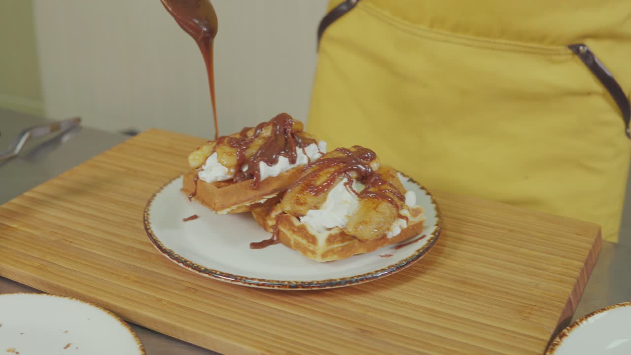 맛있는 초콜릿으로 인 바나나 와플