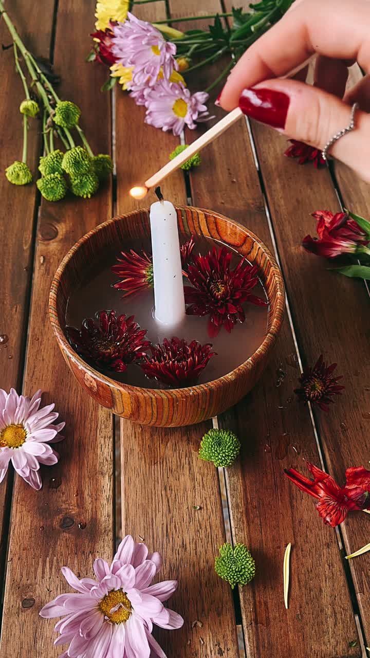 arreglo de velas y flores