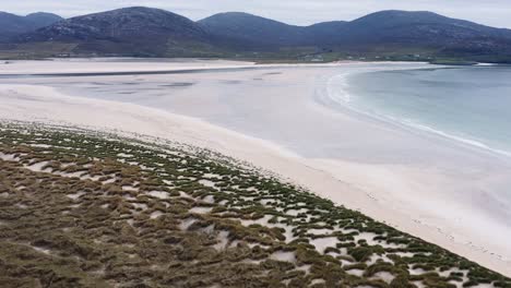 Cinematic-drone-shot-of-Luskentyre-Beach-with-the-Harris-mountains-in-the-background