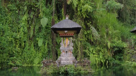 A-tranquil-shrine-at-Pura-Gunung-Kawi-Sebatu-temple-in-Bali,-Indonesia