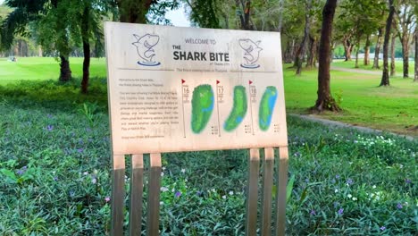 señalización en el campo de golf de la ciudad de thana, samut prakan