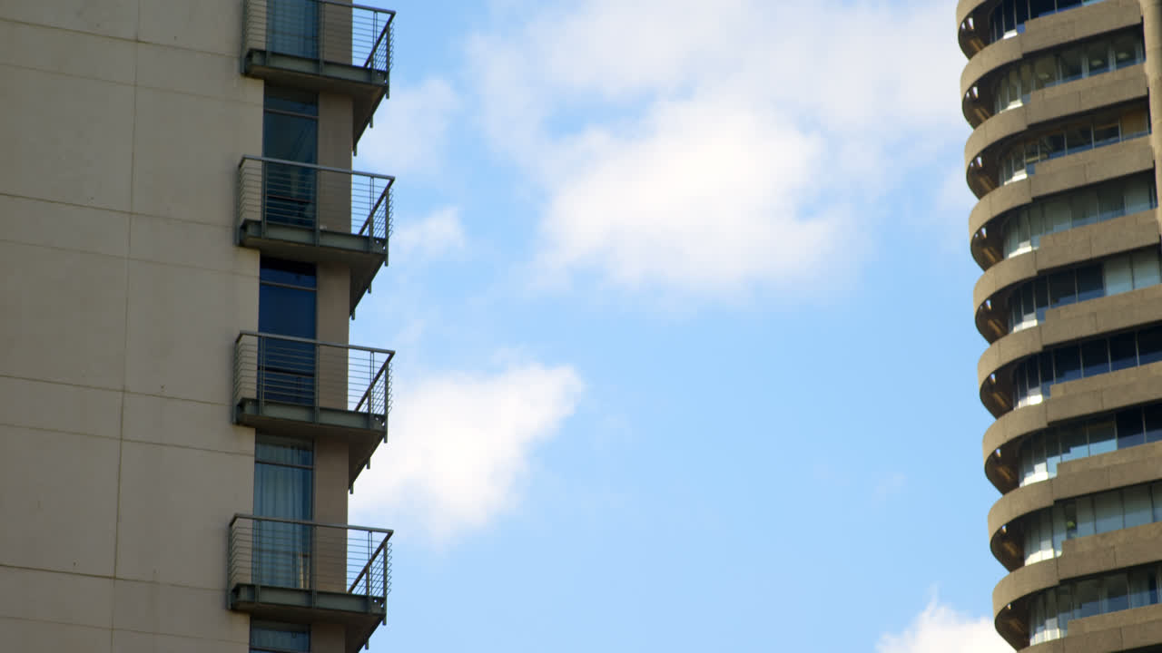 edificios y torres modernas en la ciudad 4k
