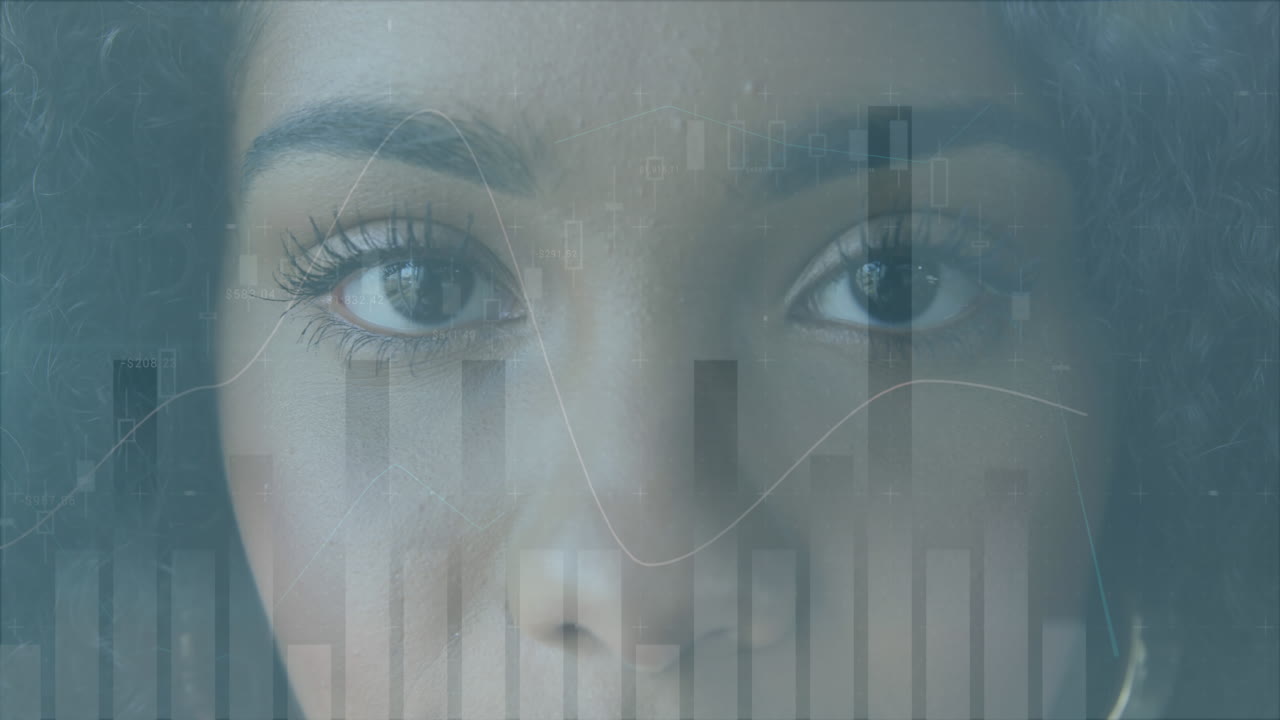 animación de múltiples gráficos moviéndose sobre el retrato en primer plano de una mujer biracial parpadeando los ojos.