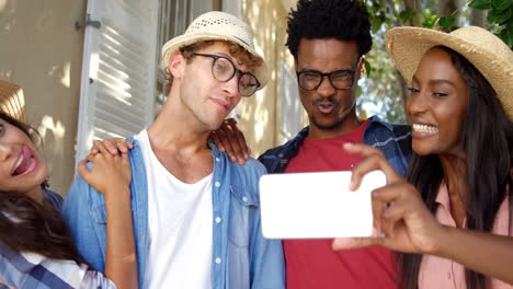 Jóvenes-Hipsters-Se-Están-Tomando-Una-Selfie-