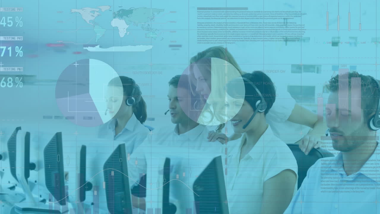 trabajadores de centros de llamadas multiétnicos animados con tecnología en una oficina impulsada por datos.