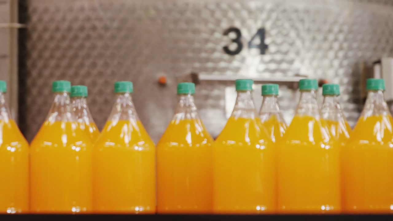 Water bottling line for processing in conveyor belt
