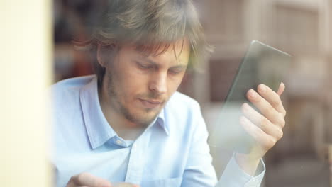 businessman using tablet computer touchscreen in cafe