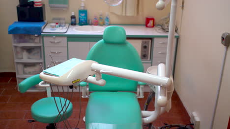 dentist chair panning inside clinic