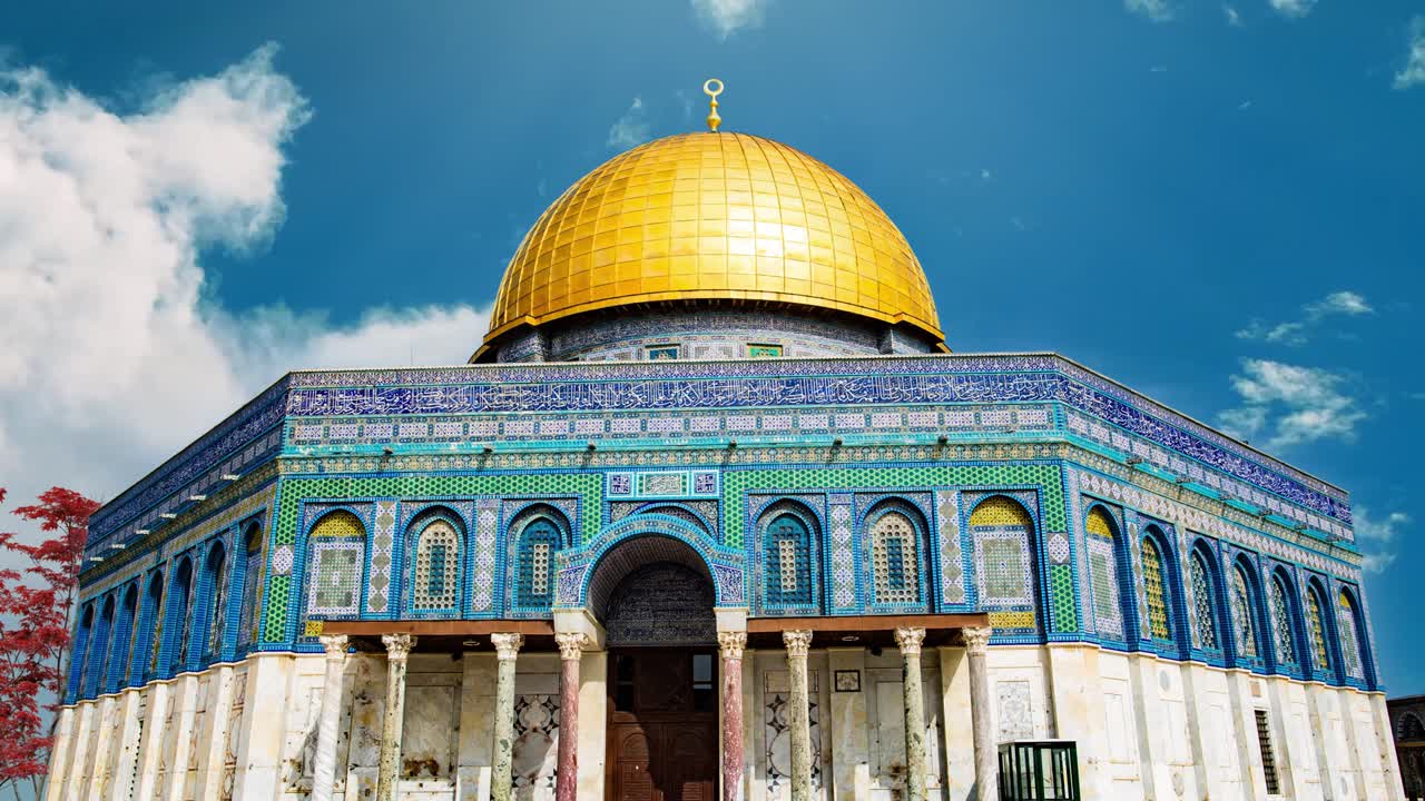 el lapso de tiempo de la cúpula de la roca, israel. nubes moviéndose en el cielo.