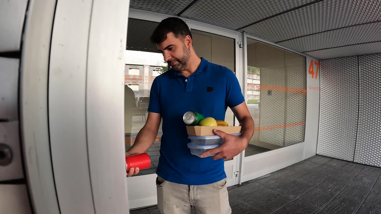 A man is delivering food to an apartment