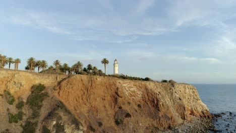 video aereo del atardecer del famoso faro de point vicente