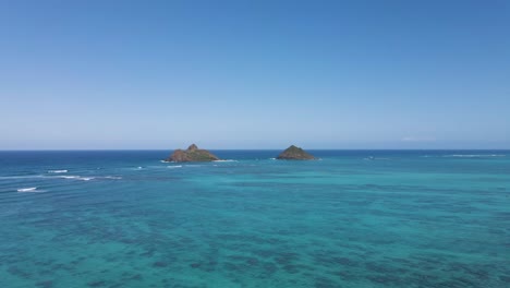 Islas-Mokulua-Frente-A-La-Costa-De-Oahu-Hawaii,-Vista-Aérea-De-4k