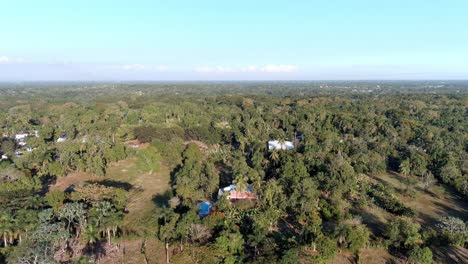 Finca-Rural-Y-Paisaje-Tropical-De-Mal-Nombre,-Santo-Domingo-En-República-Dominicana