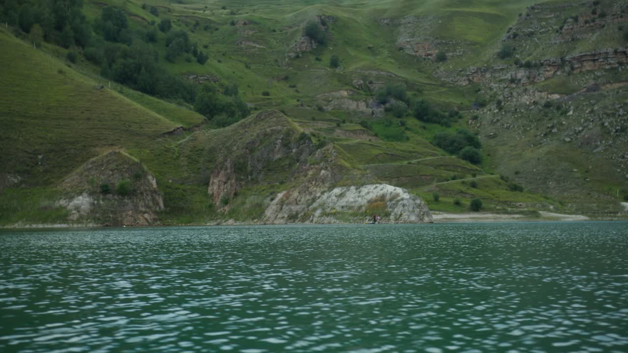 Горный ландшафт озера