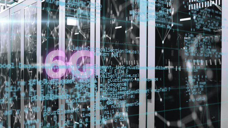 Анимация текстового баннера «6G» и обработки данных на фоне сети связей над серверной комнатой