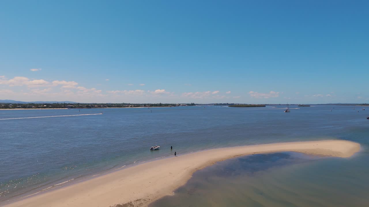 강 에서 보트 여행 을 즐기는 사람 들