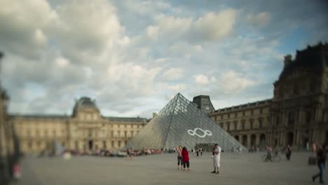 Louvre-Tiltshift-00