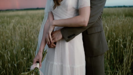 Young-couple-in-love-in-a-fall-field