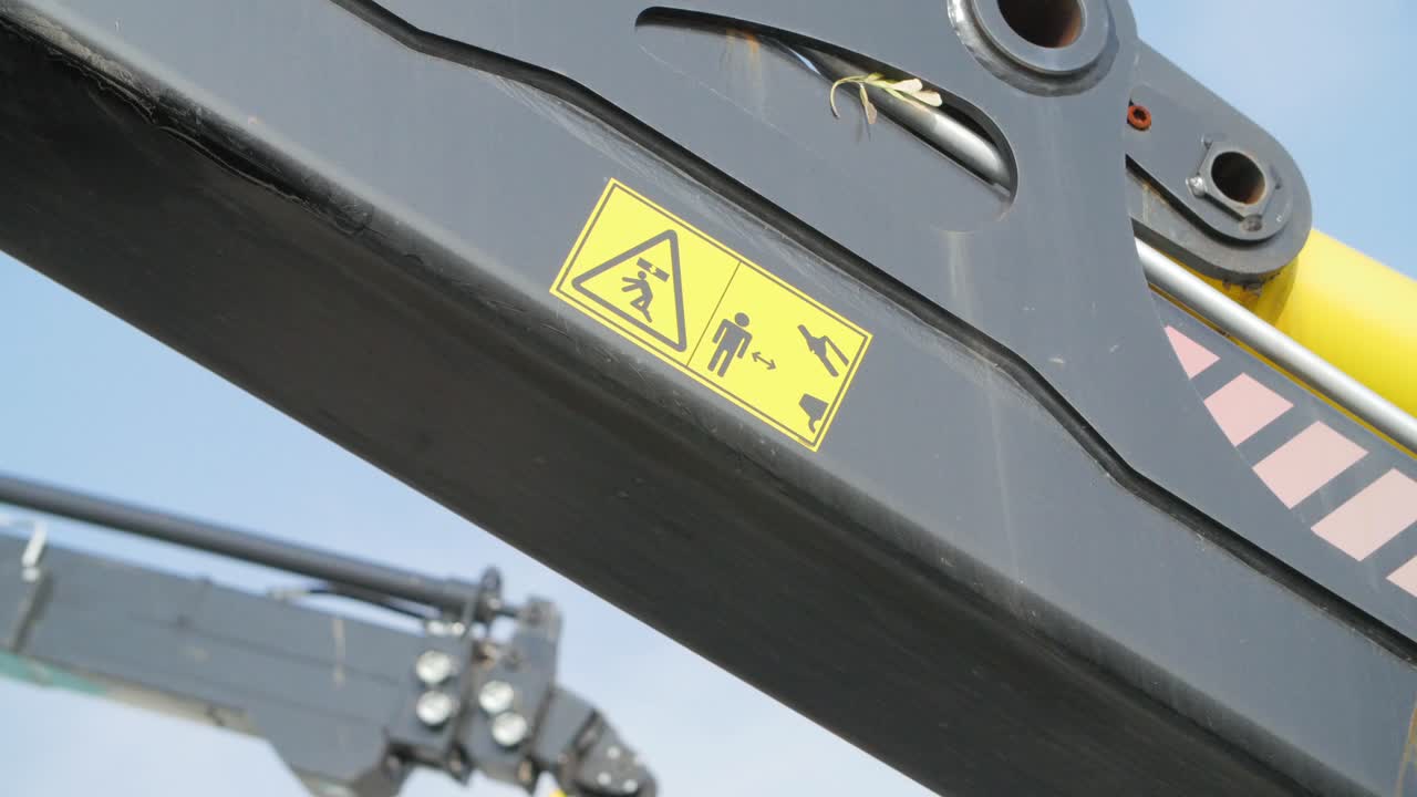 brazo de la excavadora con agarre