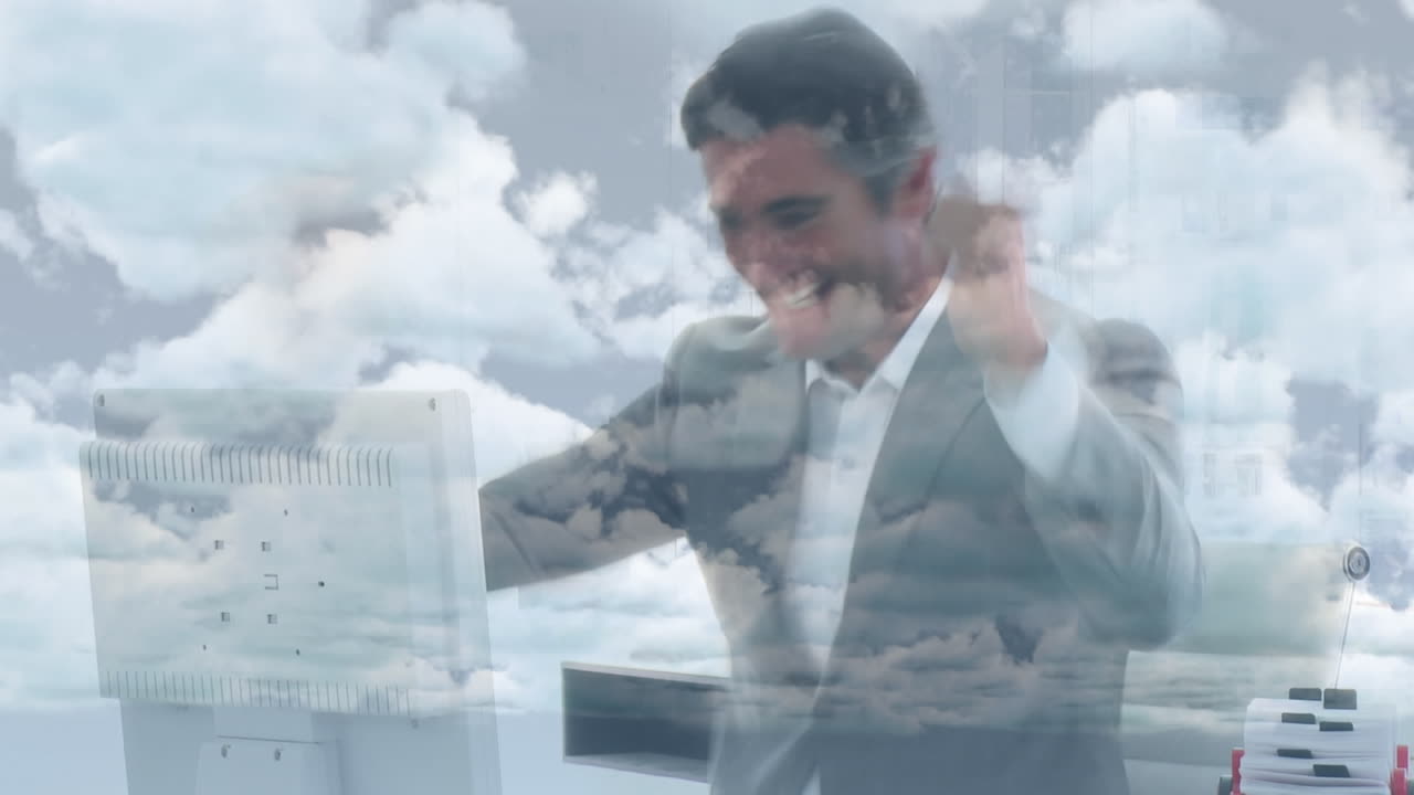 animación del procesamiento de datos con un hombre de negocios animando sobre las nubes y el cielo