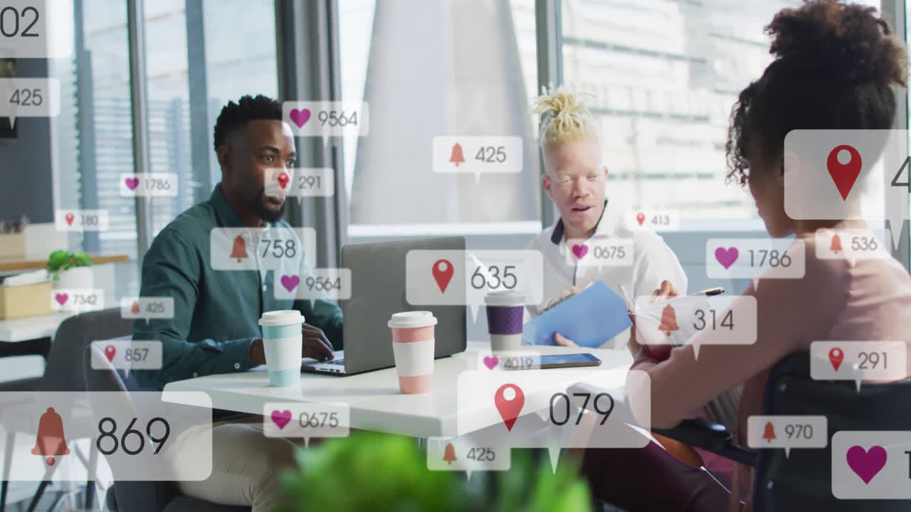 animación de múltiples barras de notificación sobre diversos compañeros de trabajo discutiendo informes en cafés