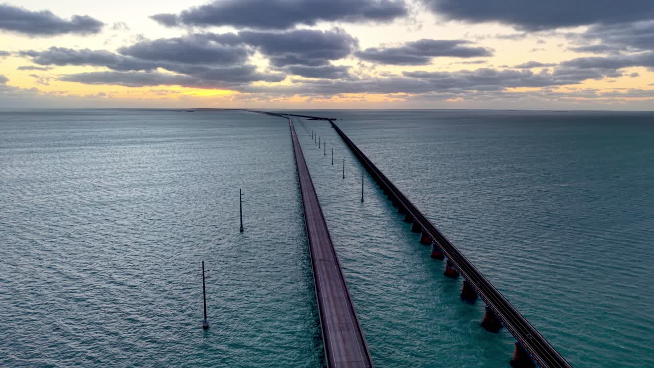Vista aérea da Ponte Sete Milhas nas Florida Keys.