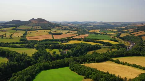 Antena-De-La-Campiña-Escocesa,-El-Río-Tweed-Y-El-Puente-Leaderfoot-Cerca-De-Melrose,-Fronteras-Escocesas,-Escocia,-Reino-Unido