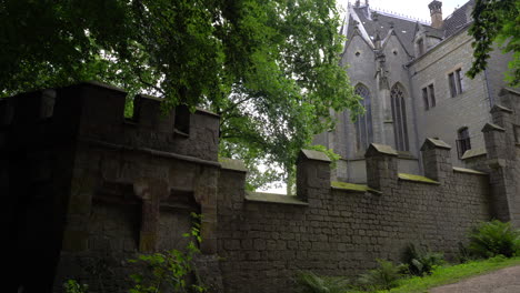 Muro-Frente-Al-Castillo-De-Marienburg