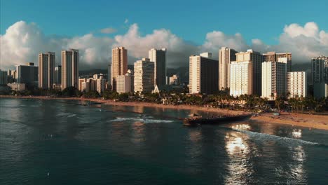 Aerial-drone-footage-of-Honolulu,-Hawaii