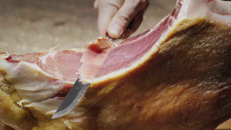 Schneiden-Sie-Saftigen,-Appetitlichen-Jamon,-Nahaufnahme