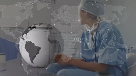 red de conexiones y un mapa mundial contra una trabajadora de la salud estresada en un hospital