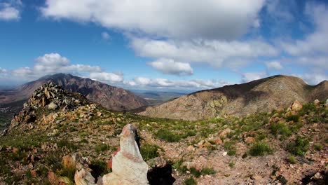 Nubes-Rodando-Sobre-Las-Montañas