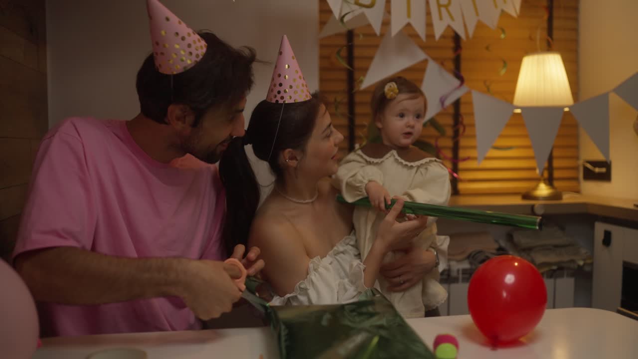 feliz celebración de cumpleaños en familia