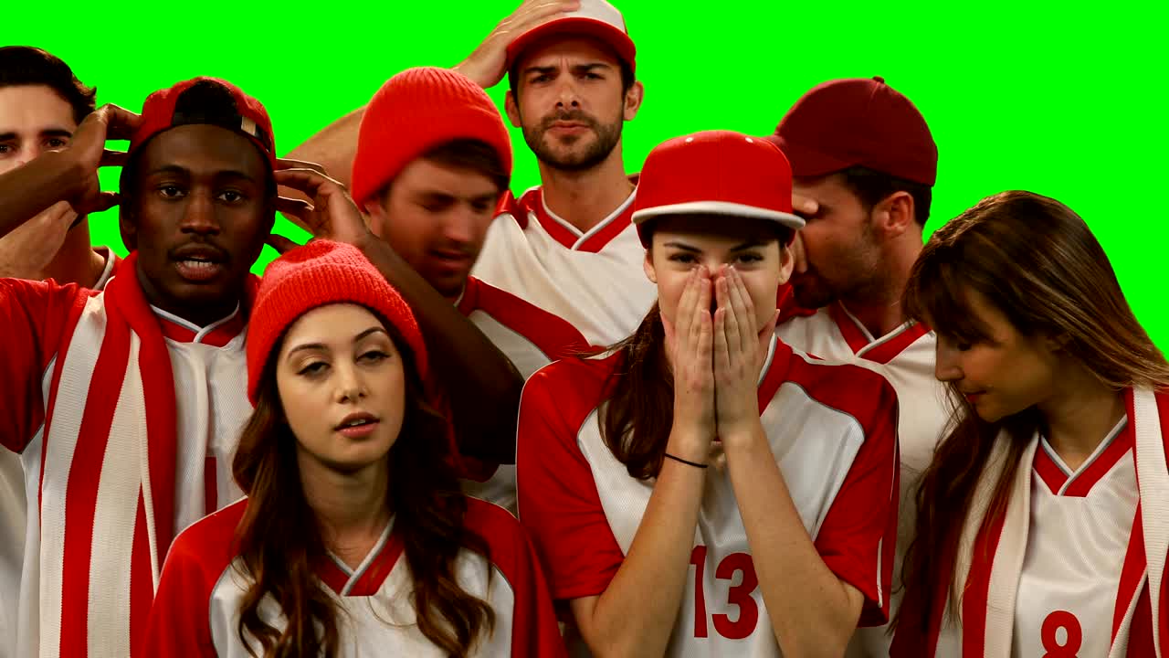 축구 경기를 시청 하는 친구 들 의 그룹