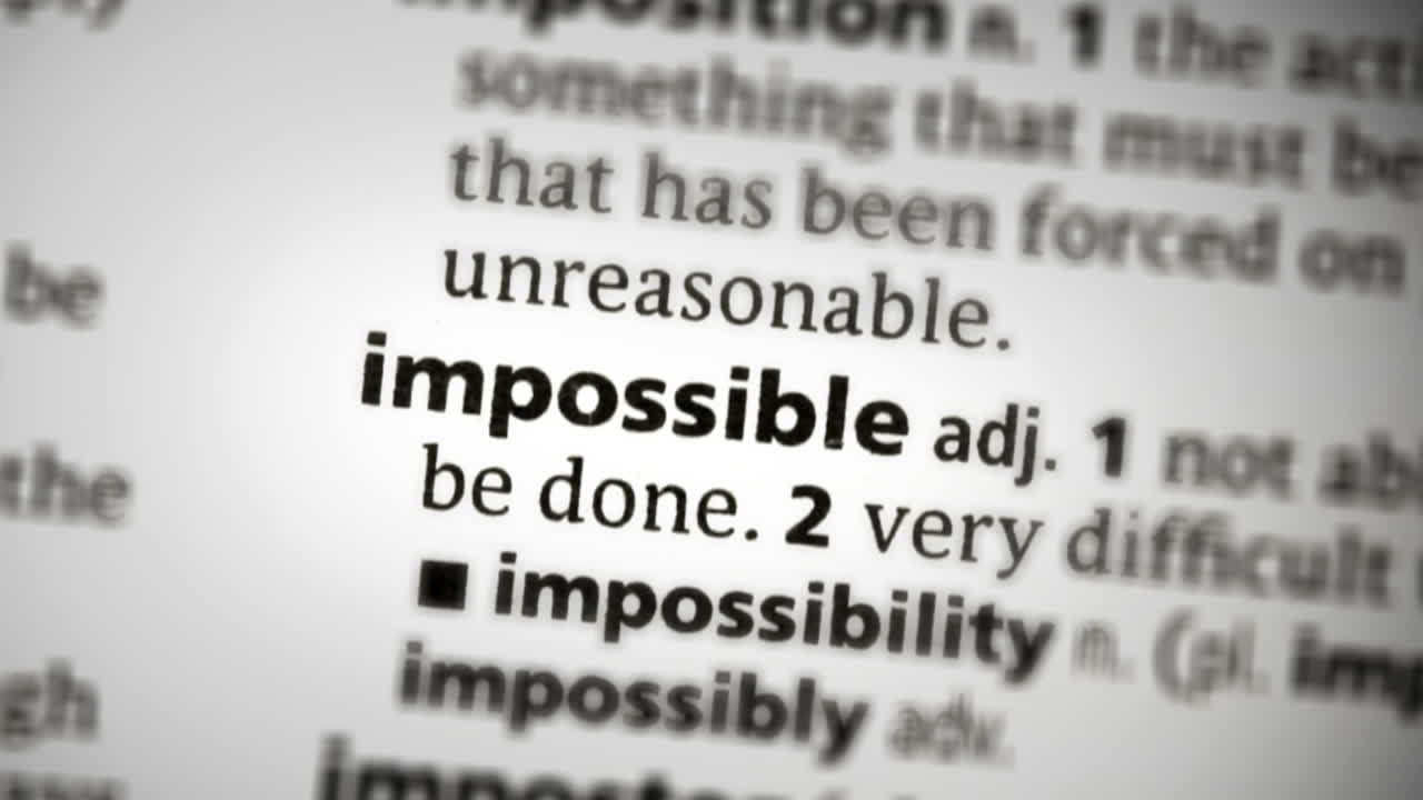 se centra en lo imposible