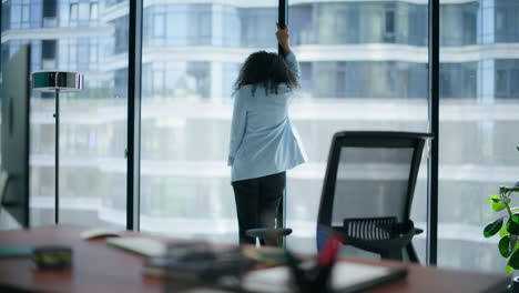 Stressed-businesswoman-thinking-problem-office.-Nervous-worker-making-decision