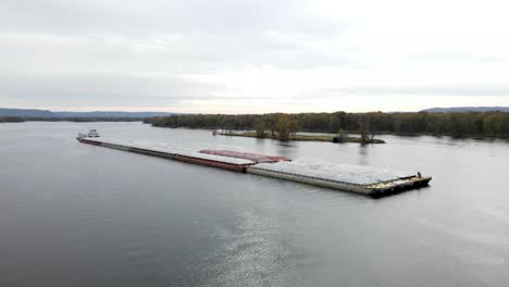 gran barcaza de carga en el río mississippi-3