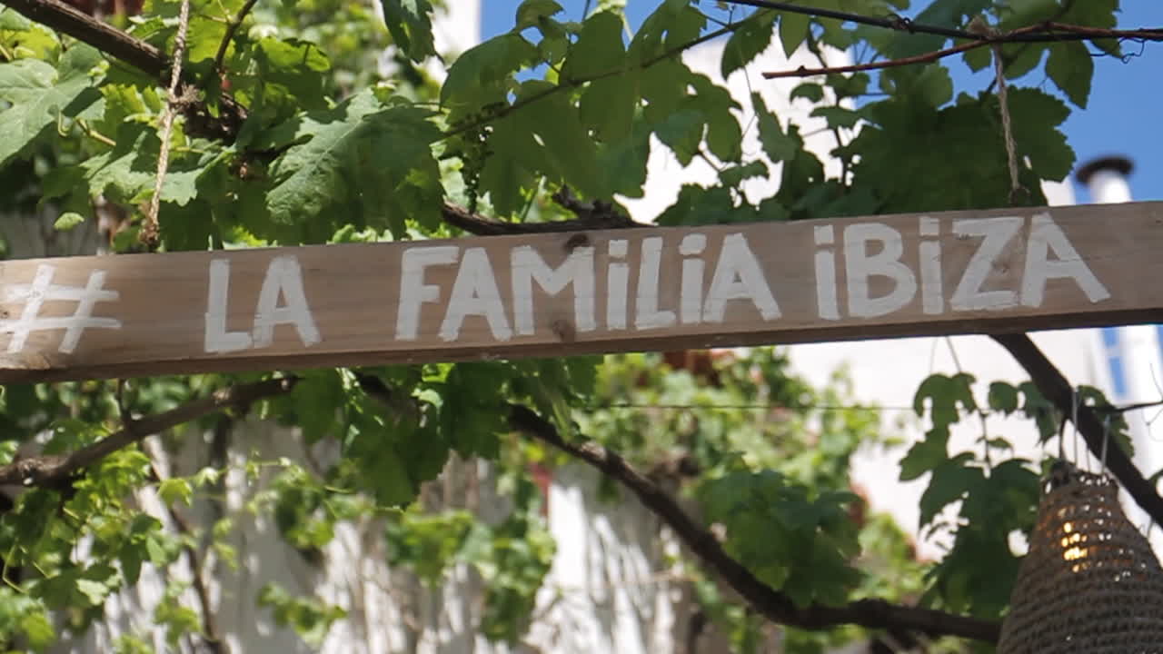 Sign with text La Familia Ibiza