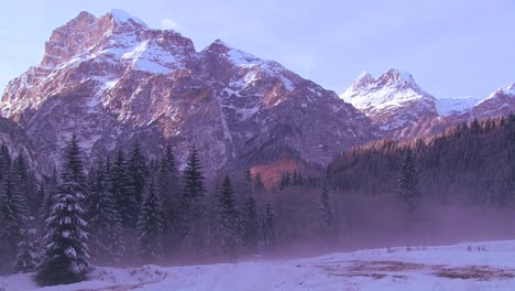 luz de la mañana temprano en los alpes suizos